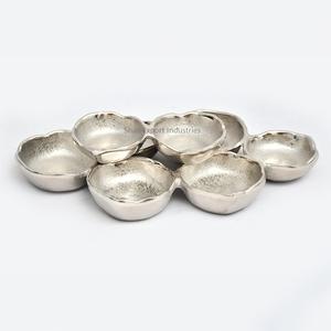 Trending Aluminum Golden 9 Bowls Cluster para hogar y hoteles Vajilla Tazón para servir Plato y cuencos con varios compartimentos - Product Image 6