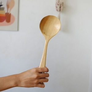 Cuillère à salade en teck massif Laura, écologique, moderne, solide et durable, finition brun naturel, meubles de cuisine - Product Image 3