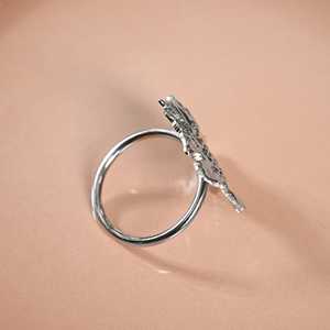 Anillo de Servilleta de Latón con Forma de Flor, Moderno, Lujoso y Duradero, de 4.5 cm, para Restaurantes, Decoración de Mesa de Boda, de Ambar Exports - Product Image 3