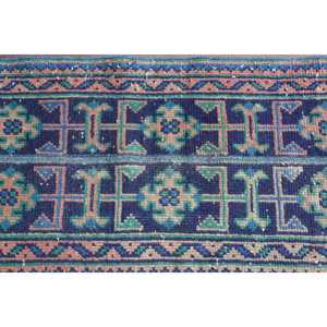 Alfombra Vintage de 1.4x9.8 pies, Alfombra Turca Azul a Cuadros de Lana - Product Image 4