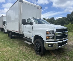 Excellent rapport qualité-prix..Camionnette utilitaire Chevrolet 2024 d'occasion, fourgon de déménagement, camion de transport, Silverado 5500 HD - Product Image 1