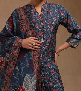 Vêtements indiens et pakistanais élégants viscose soie bleu marine rouge imprimé fleuri femmes Kurta robe avec tenue Dupatta Regular Fit - Product Image 5