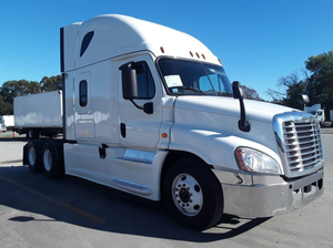 Camión Semi Remolque Freightliner Cascadia 125 Sleeper 2020 Usado en Muy Buen Estado, 72 Sleeper Integral, 455HP, Automático - Product Image 2