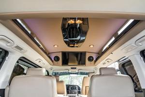 Mercedes-Benz Coupé 2023, conduite à gauche, moteur essence turbo, 8 cylindres, cuir de luxe, toit ouvrant panoramique, automatique, faible kilométrage - Product Image 4