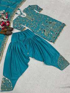 Nouvelle robe de soirée Salwar Kameez de créateur en crêpe naturel avec broderie lourde et travail de séquence de 5 mm, séchage rapide, toutes saisons - Product Image 6