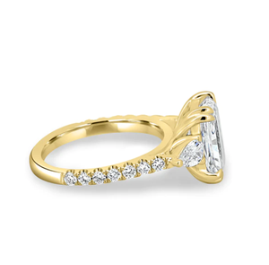 Anillo de compromiso de diamante certificado IGI de tres piedras, oro hecho a mano, perfecto para bodas nupciales y colección de joyas Premium - Product Image 6
