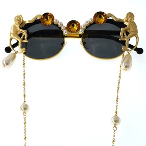 Experiencia óptica de alta gama, monturas metálicas que mantienen la elegancia a través de las tendencias cambiantes, dan un toque de lujo sin ser demasiado llamativas. - Product Image 2