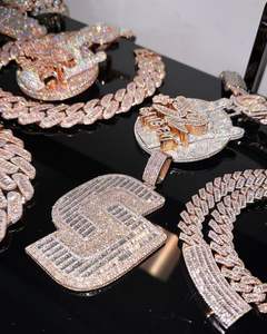 Colgante de Cadena Hip Hop de Plata de Ley 925 con Moissanita VVS Deslumbrante, Diseño Personalizado de 2-4 Pulgadas, Complemento Perfecto para Niños - Product Image 3