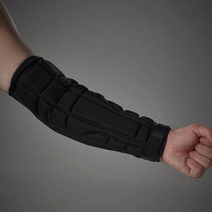 Protège-bras de protection pour tir à l'arc en tissu Cordura, coutures renforcées et panneaux ventilés pour un confort durable - Product Image 4