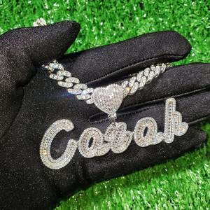 Pendentif en argent avec diamant moissanite personnalisé avec un design en forme de cœur, bijoux de luxe étincelants, style hip-hop tendance à vendre - Product Image 3