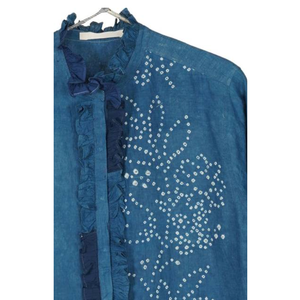 Chemise en lin AMBER 53 avec imprimé floral brodé, bleu indigo doux avec une belle décoration brodée - Product Image 2