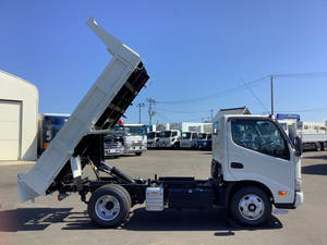 Camioneta Hino Dutro 4WD 2020, 5.3 Long, 3.5 Toneladas, Diésel, Volante a la Derecha, Caja de Cambios Manual, Neumáticos R21, Asientos de Tela, Cámara Trasera - Product Image 4