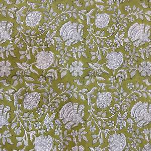 Mantel Estampado a Mano con Diseño Floral Verde Aguacate y Blanco, Hecho en India, 100% Algodón, Cubierta para Mesa Festiva de Navidad - Product Image 6