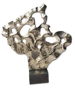 Escultura de Andrómeda Cian O Andrómeda por Cyan Design. Es un diseño de mesa con una forma abstracta y está hecho de plata. - Product Image 4