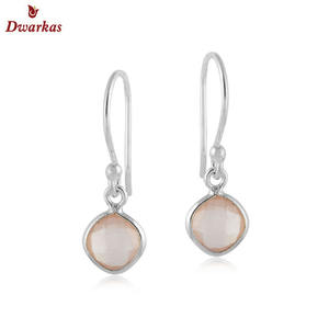 Boucles d'oreilles pendantes en argent sterling 925 faites à la main avec des pierres précieuses en quartz rose naturel. - Product Image 1