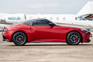 Nissan Z Performance 2023, Bajo Kilometraje, Caja de Cambios Automática, Volante a la Izquierda, Neumáticos R20, Estado Oscuro - Product Image 5