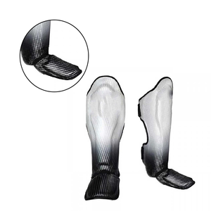 Protège-tibia en microfibre bon marché avec logo personnalisé Protège-tibia Muay Thai noir pour la protection en boxe Coussinets de brillance en cuir de haute qualité - Product Image 6