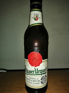 Cerveza Pilsner Urquell al por mayor, paquete de 24 botellas de 11.2 oz – Cerveza Lager Importada Premium en Venta - Product Image 4