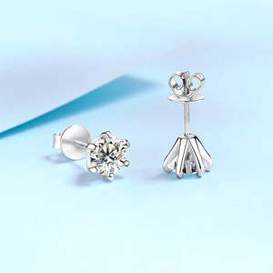 Pendientes redondos de moissanita Sparklite de 0,6-4 quilates - Product Image 3