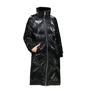 Manteau long matelassé brillant personnalisé pour femme, noir, col montant, doudoune d'hiver matelassée, coupe-vent, isolée, zippée, vêtement d'extérieur chaud - Product Image 1