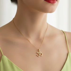 Pendentif en or et diamant avec symbole Om hindou pour femmes - Product Image 5