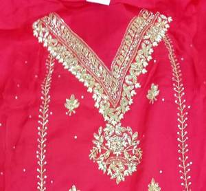 Costumes indiens de créateur modernes non cousus brodés à la main pour femmes pour les fêtes de style traditionnel - Product Image 2