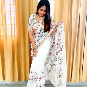 Colección de Saree de Ropa Étnica de diseñador indio con trabajo de secuencia de hilo de bordado múltiple en tela pesada de imitación Georgette - Product Image 1