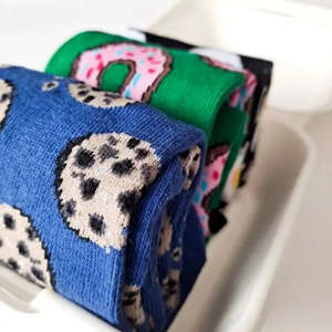 Chaussettes amusantes à motif d'ours, respirantes, légères, avec logo personnalisé, tricotées en nylon et élasthanne, longueur mi-mollet, pour usage quotidien, saison hivernale - Product Image 4