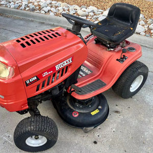 Tracteur à roues Snapper SPX110 Top Garden Machinery, transmission par engrenages, 4 roues motrices, éjection latérale, moteur bicylindre en V, composants principaux du moteur, boîte de vitesses - Product Image 2