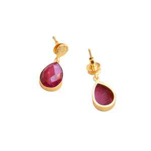 Pendientes de gota de cuarzo rubí chapados en oro de estilo bohemio Unisex, diseño de poste colgante facetado personalizado, joyería Unisex única - Product Image 3