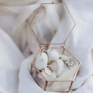 Caja de Almacenamiento de Vidrio con Borde de Latón con Acabado Dorado, Diseño Atractivo para Joyas, Anillos y Recuerdos de Boda - Product Image 4