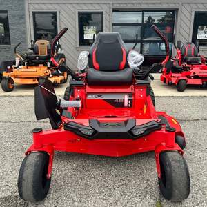 Tondeuse autoportée à rayon de braquage zéro Gravely ZT HD rouge, à essence, équipement professionnel d'entretien de jardin - Product Image 3