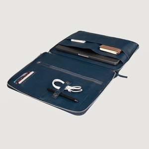 Organisateur de sac souple en cuir bleu nuit classique pour homme - Product Image 3