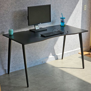 Escritorio Ergonómico para Juegos GD68084 de 140x70cm, Escritorio de PC de Madera con Patas de Hierro Poligonales, Diseño Moderno con Función LED - Product Image 6