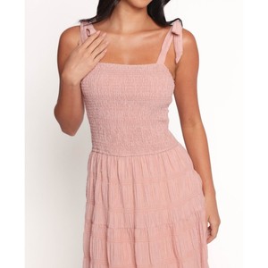 Robes pour femmes, vêtements élégants et tendance, conçus pour un confort quotidien, style moderne et utilisation polyvalente dans la garde-robe, fournisseur indien - Product Image 6