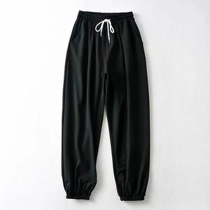 กางเกงวอร์มผ้าเทอร์รี่คอตตอนสำหรับผู้หญิง ใส่สบายช่วงฤดูร้อน เอวกลาง ทรงหลวม ขาจั๊มพ์ มีเชือกผูกเอว สีพื้น - Product Image 4