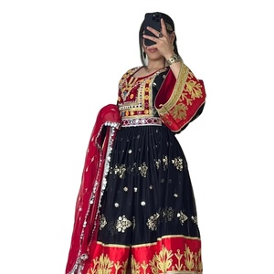 Robe de mariée ultra longue de luxe en soie afghane marron, fortement brodée avec des motifs miroir et des pièces de monnaie métalliques traditionnelles, volume complet - Product Image 1