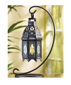 Lanterne marocaine en métal faite à la main avec des motifs maures complexes et des détails élégants pour un charme décoratif intemporel - Product Image 6