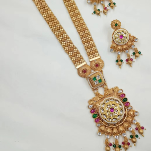 ENSEMBLE DE BIJOUX INDIENS TRADITIONNELS ET À LA MODE EN CUIVRE ENSEMBLE DE BIJOUX DE MARIAGE POUR FEMMES BOUCLES D'OREILLES ET COLLIER - Product Image 1