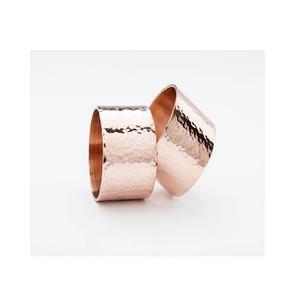 Rond de serviette minimaliste en or rose avec doublure en laiton Rond de serviette en métal de décoration de table de mariage de luxe - Product Image 1