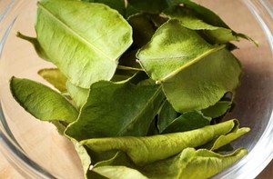 Feuilles de kaffir lime séchées authentiques, vert vif, feuilles de citron vert déshydratées pour assaisonnement alimentaire et produits de bien-être, approvisionnement en vrac - Product Image 2