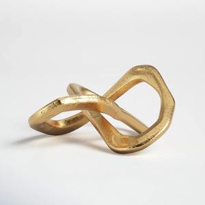 Elegante Objeto Decorativo de Metal Dorado, Escultura Moderna que Agrega un Encanto Artístico de Lujo a la Sala de Estar o la Oficina, de la India - Product Image 2