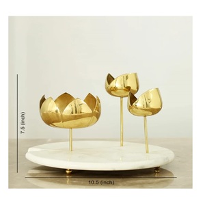 Plateau de service en forme de feuille au design antique en aluminium doré Plat de service à dessert décoratif de table de qualité supérieure - Product Image 5