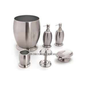 Ensemble de salle de bain design avec doublure en métal enduit de poudre de couleur noire avec distributeur de porte-savon porte-brosse à dents avec couvercle supérieur en bois - Product Image 2