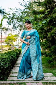 Soie brute traditionnelle indienne avec tissage Saree de travail Fabricant d'usine en gros au taux de gros - Product Image 3