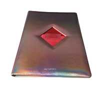 Dossier de menu de taille A4 brillant avec logo en verre rouge Nouveau design Table en bois Couverture en cuir PU pour hôtels et restaurants