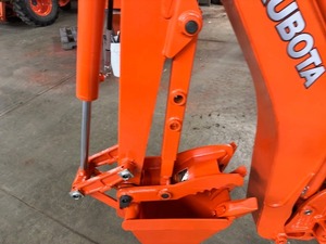 Tracteur de jardin Kubota 45HP 4x4 avec chargeur frontal et pelle arrière, tracteur multifonctionnel sur roues - Product Image 6