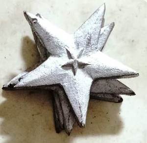 Los últimos productos de decoración navideña como copos de nieve en aluminio en bruto colgantes utilizados como adornos en el árbol de Navidad y la decoración del hogar - Product Image 4