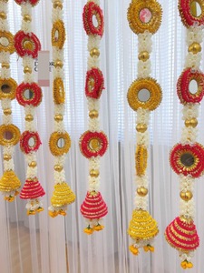 Guirlande florale traditionnelle en miroir avec glands en cône doré et rouge pour décor de festival et de mariage Guirlandes de perles Mogra - Product Image 5