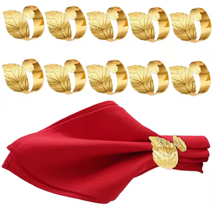 Anneaux de serviette modernes, serviettes de table blanches, ensembles de couverts avec option de logo, 2025 disponibles en or sont des fournitures d'hôtel parfaites." - Product Image 6